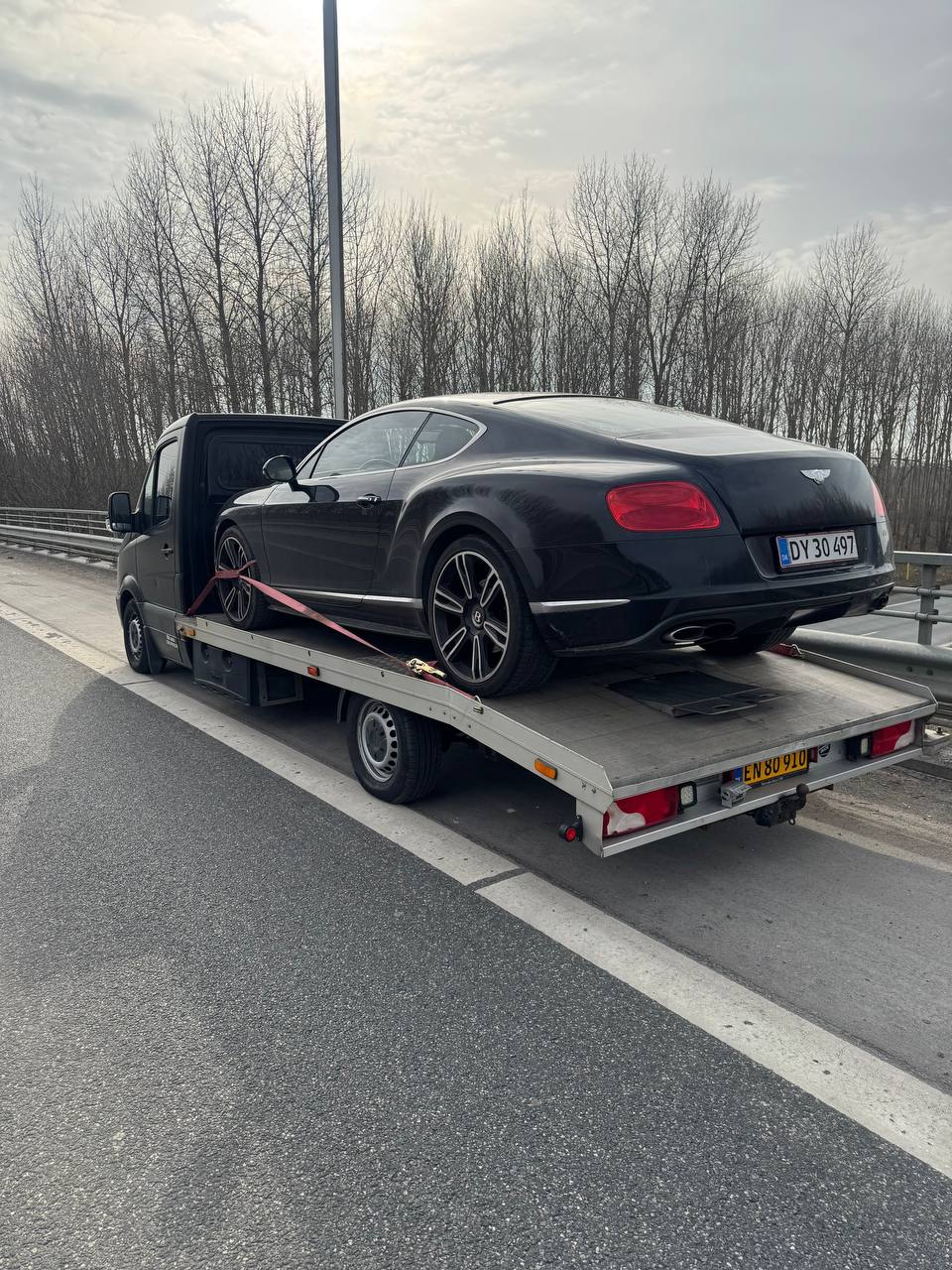 Bentley på autotransporter