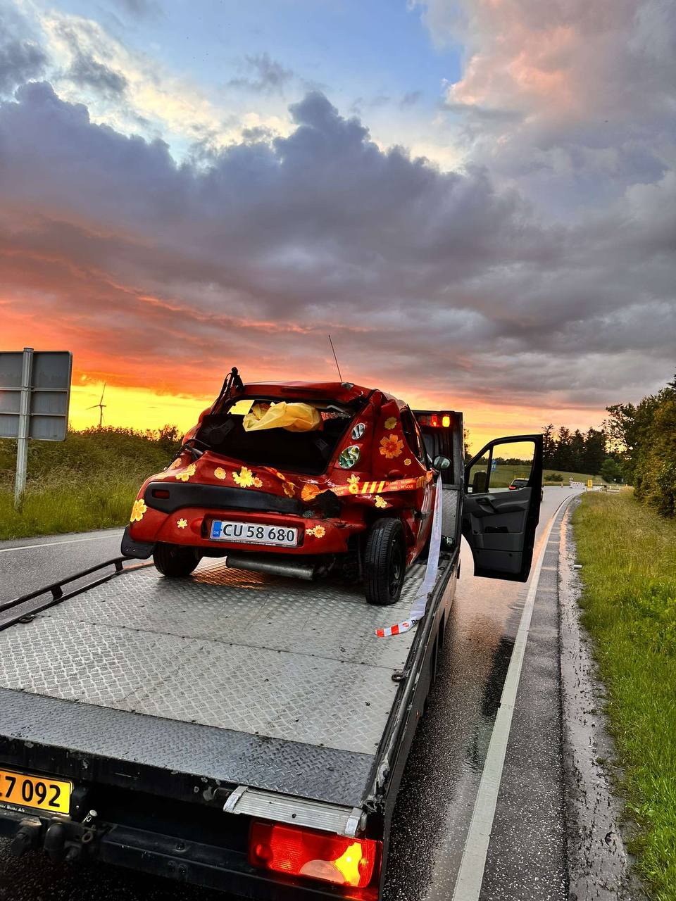 Peugeot på lad ved vejhjælp