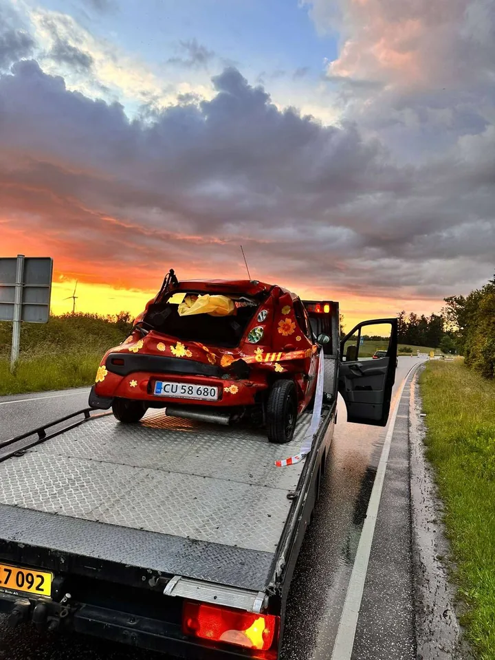 Peugeot på lad ved vejhjælp